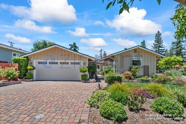 Building Photo - 2010 Helena Way