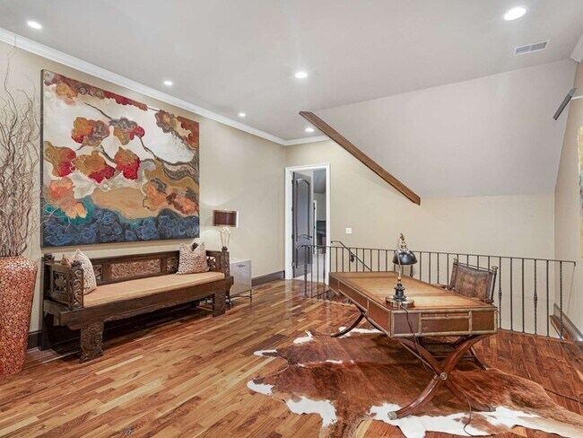 Building Photo - 3807 Harding Pl