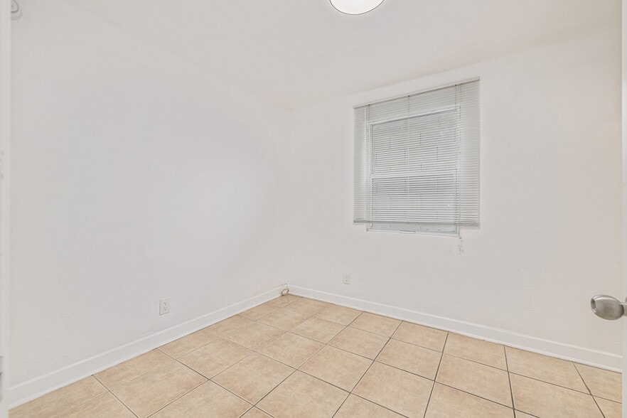 Building Photo - 4516 N 8th Pl