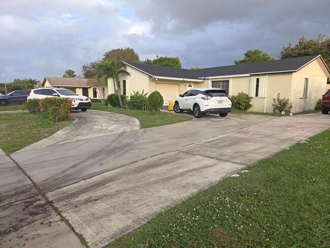 Building Photo - 1474 N Mangonia Cir