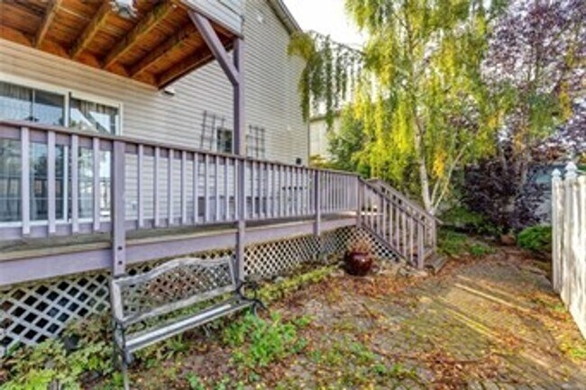 Building Photo - PRELEASING: 4 bdrm/1.5 bath house near WWU Park-N-Ride