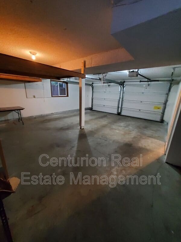 Building Photo - 869 Meadowlawn Dr SE