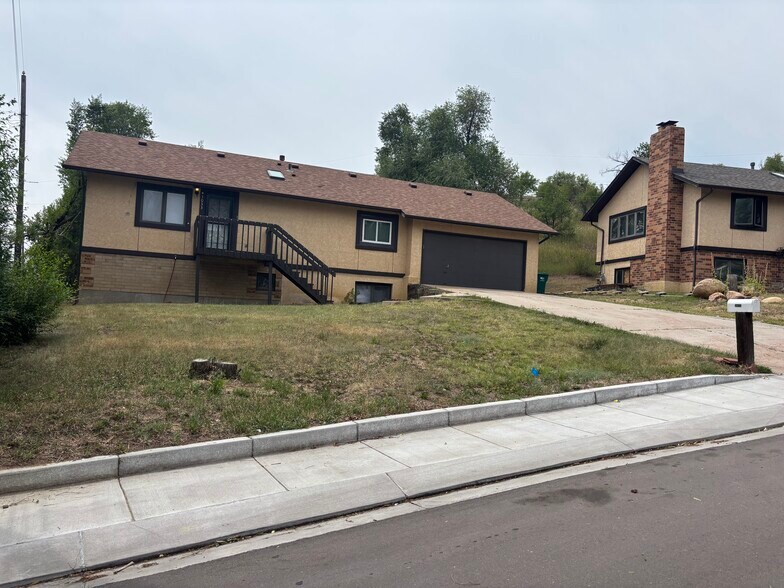 Primary Photo - 3033 Pinnacle Dr