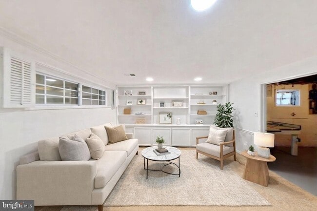 Building Photo - 1012 Loxford Terrace