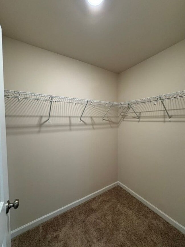 Building Photo - ***** READY TO MOVE IN *****