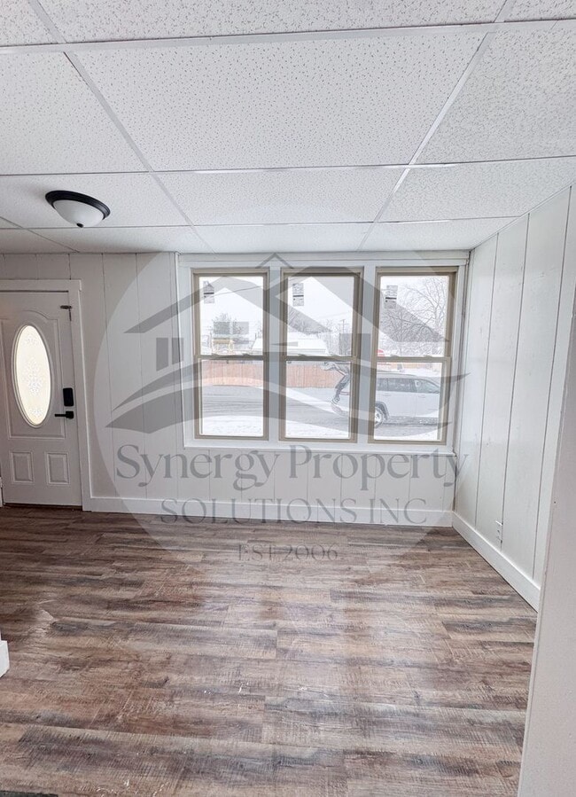 Building Photo - Crestline Home DEPOSIT SPECIAL $295.00