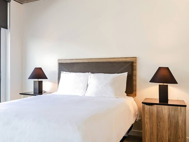 Building Photo - 1550 NW Naito Pkwy