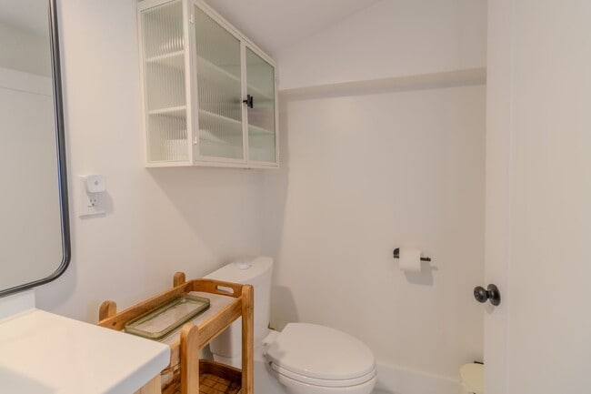 Building Photo - 30 Day Minimum Furnished Rental-Downtown TC!