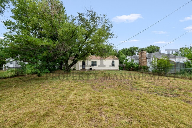 Building Photo - 2309 W Graber St