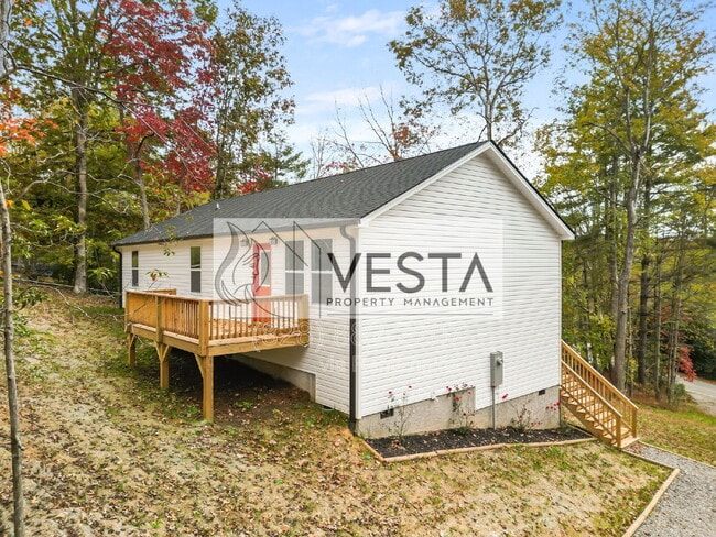 Building Photo - 2506 Turnpike Rd