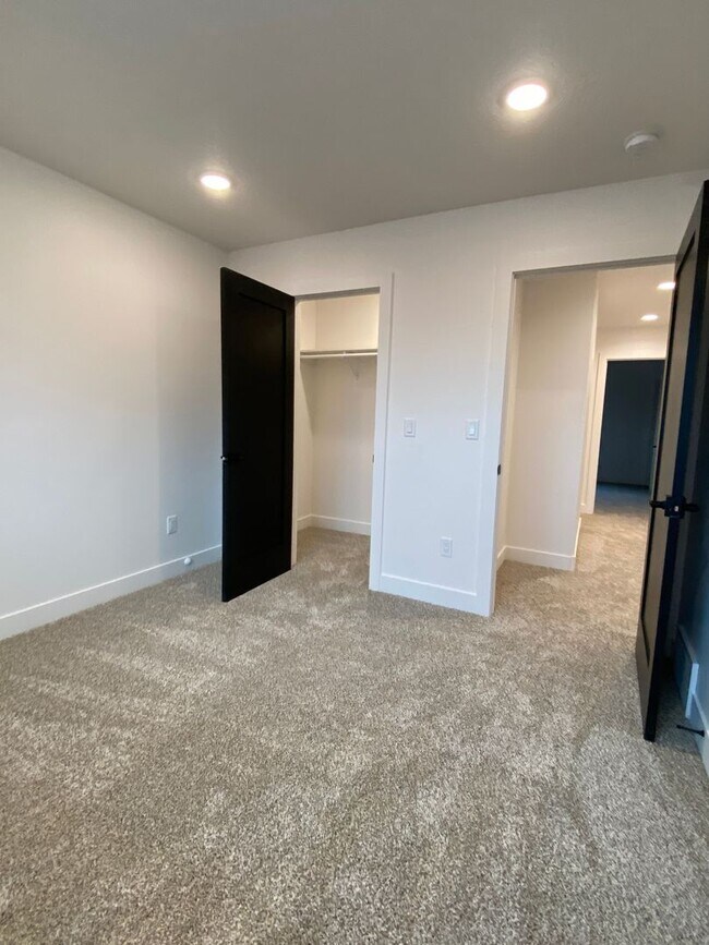 Building Photo - Driggs Stone Peak Subdivision - 3 bedroom ...