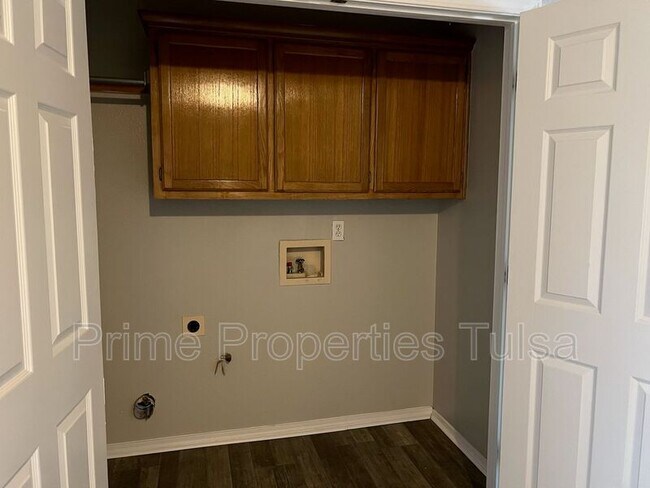 Building Photo - 1120 W Florence Ct