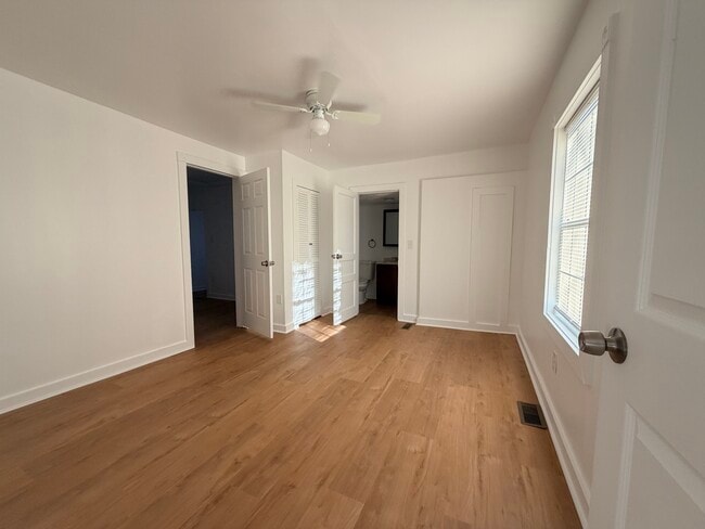 Building Photo - 417 S Hill Ave