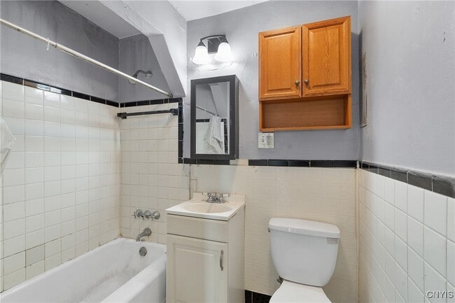 Building Photo - 319-25 N Salina St