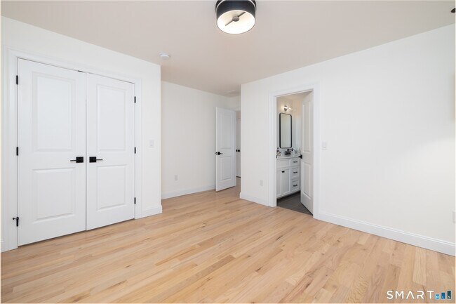 Building Photo - 112 Stallion Dr