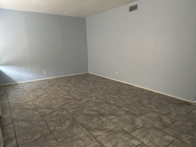 Building Photo - 205 Edgewood Dr