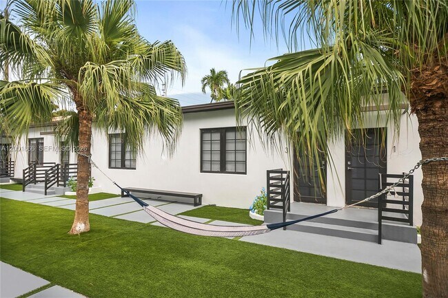 Building Photo - 733 Michigan Ave