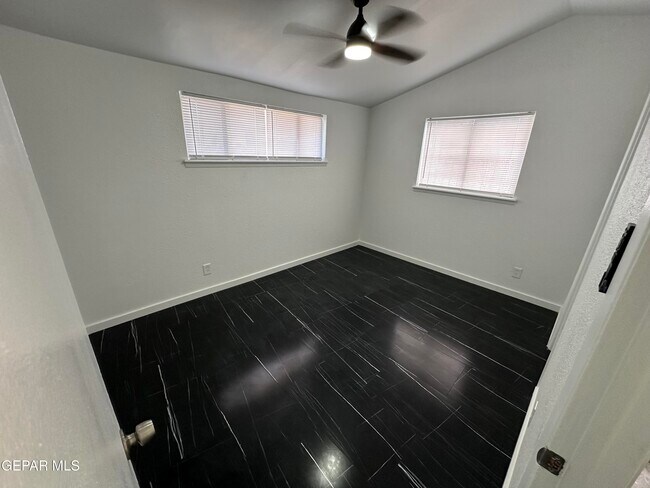 Building Photo - 10408 Medwood Dr