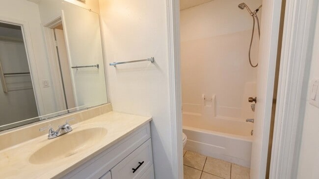 Building Photo - Baymeadows 2-Bedroom Condo with Water Views & Screened Patio