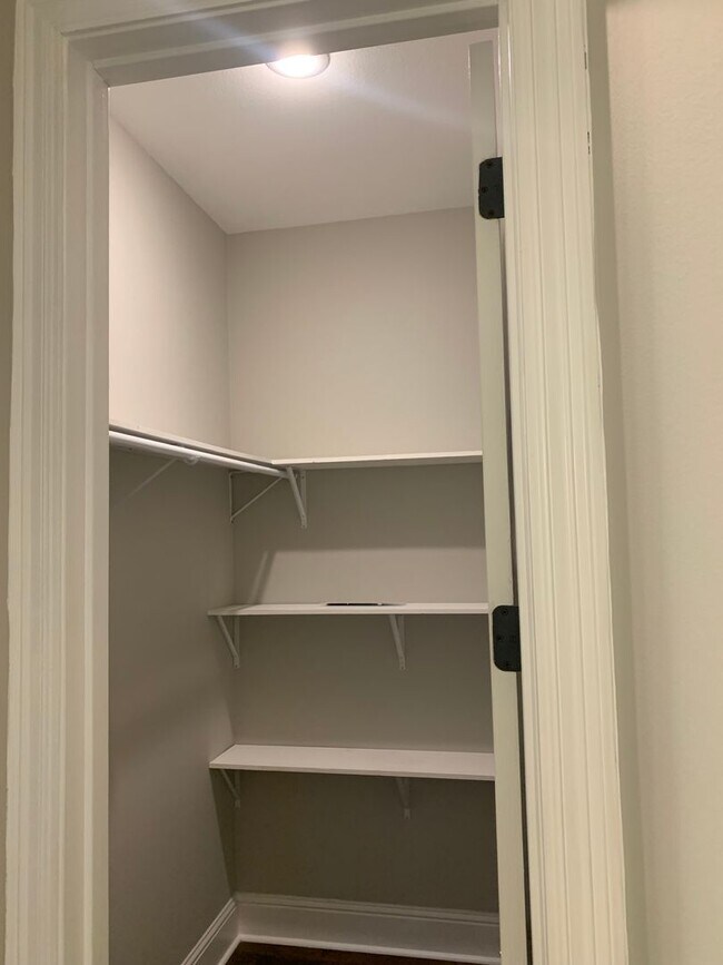 Building Photo - 2512 Valence St