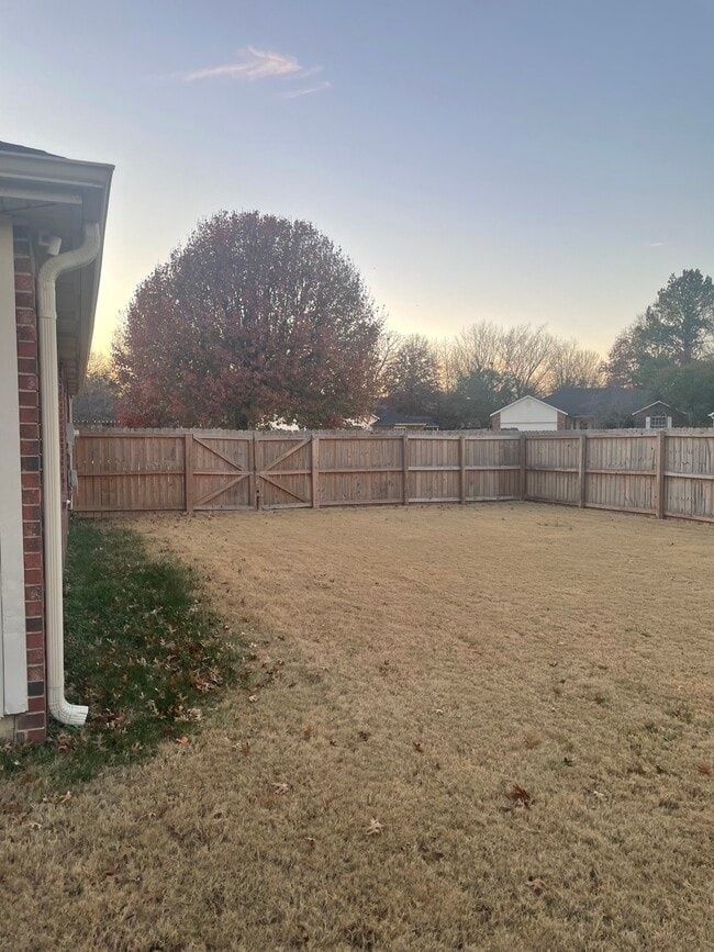 Building Photo - 479 Robin Hood Ct