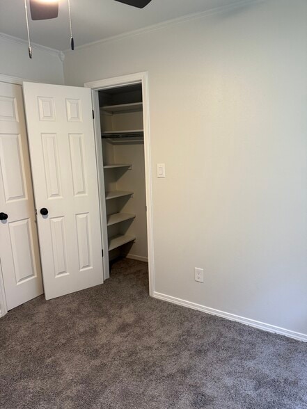 Building Photo - 1206 N Walker Dr