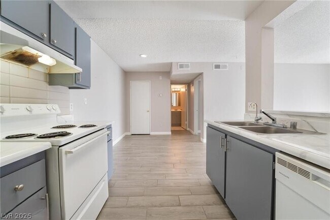 Building Photo - 221 Mission Catalina Ln