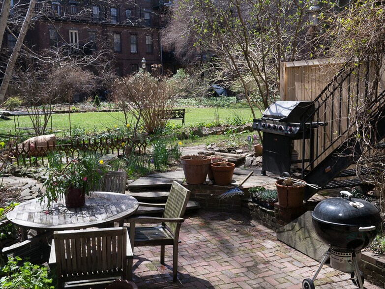 Building Photo - 72 Montgomery St