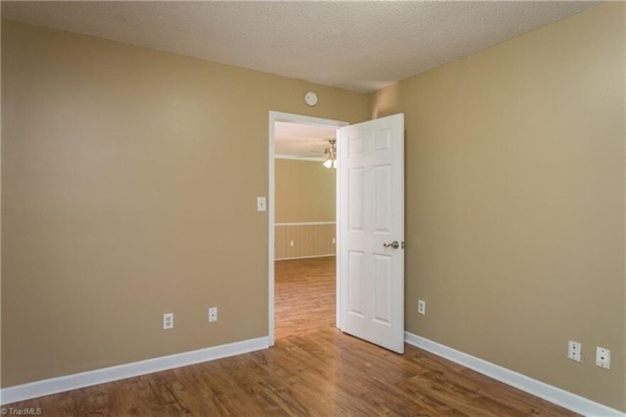 Building Photo - 204 Brambleton Ct