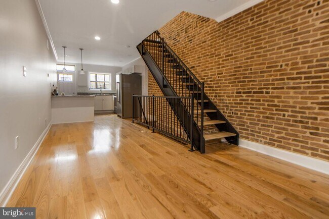 Building Photo - 333 S Conkling St