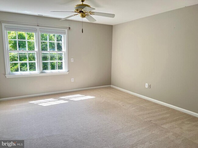 Building Photo - 10220 Cedar Pond Dr