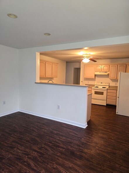 Kitchen/Living Room - 571 US Route 4