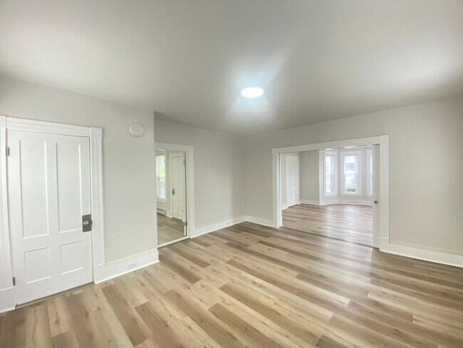Building Photo - 359 Nashua St
