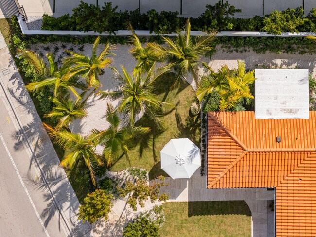 Building Photo - 3415 N Flagler Dr