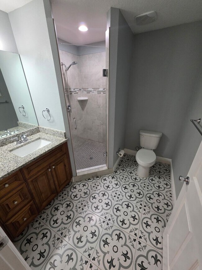 Building Photo - Beautiful Home near Busch Gardens!