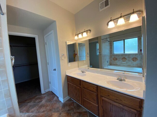 Building Photo - 3588 Tierra Calida Dr