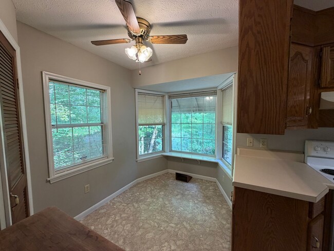 Building Photo - 4084 Friendship Rd