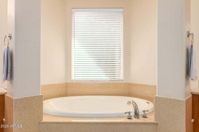 Building Photo - 423 E Mead Dr