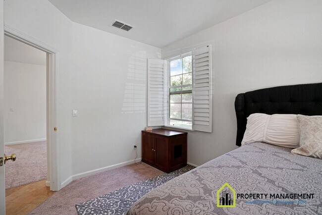 Building Photo - Charming 3-4 Bedroom Home with Top-Rated S...
