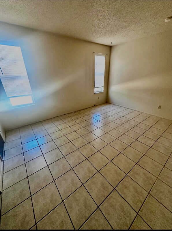 Building Photo - 2905 Beachcomber Dr