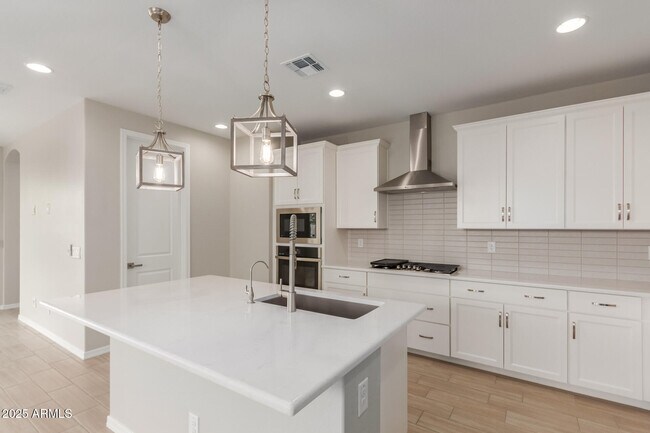 Building Photo - 34906 N Hawley Dr