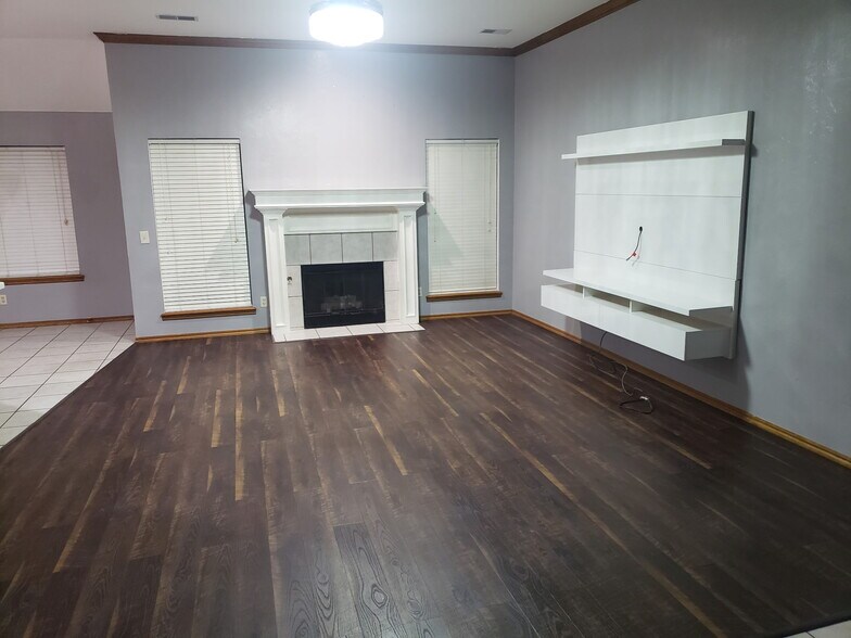 Living - 1717 SW 33rd St