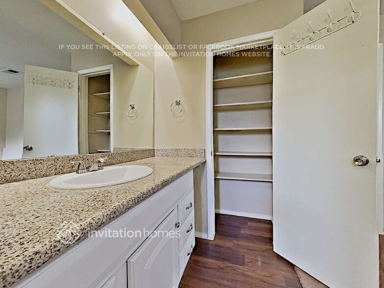 Building Photo - 2850 Mayflower Landing Ct