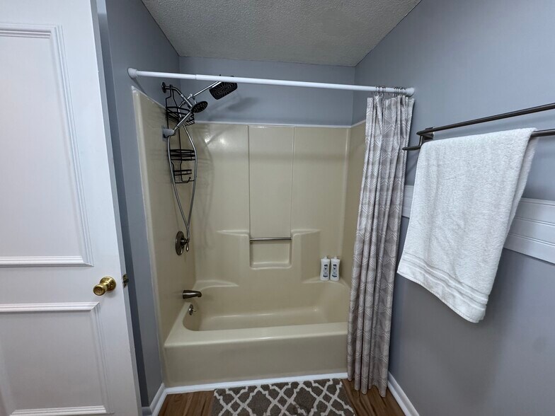 Building Photo - 300 Brittany Farms Rd