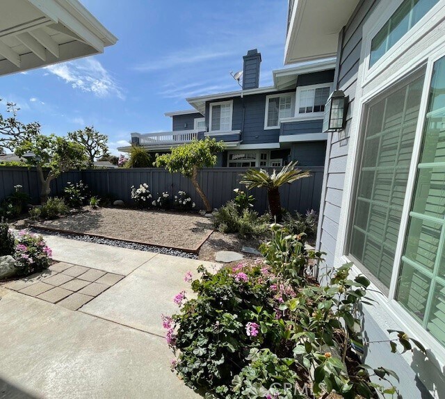 Building Photo - 3600 Lilac Ave