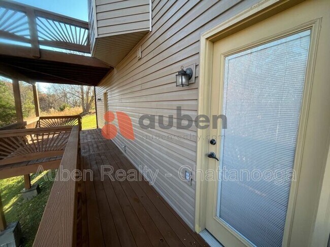 Building Photo - 7302 Klingler Ln
