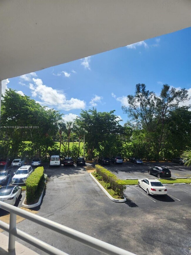 Building Photo - 20355 NE 34th Ct