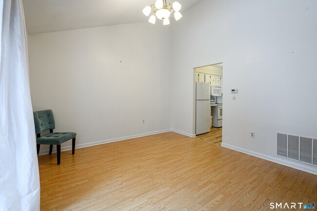 Building Photo - 42 Monticello Dr