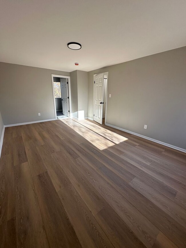 Building Photo - 4 bedroom 2.5 bath single family in Burlington Township