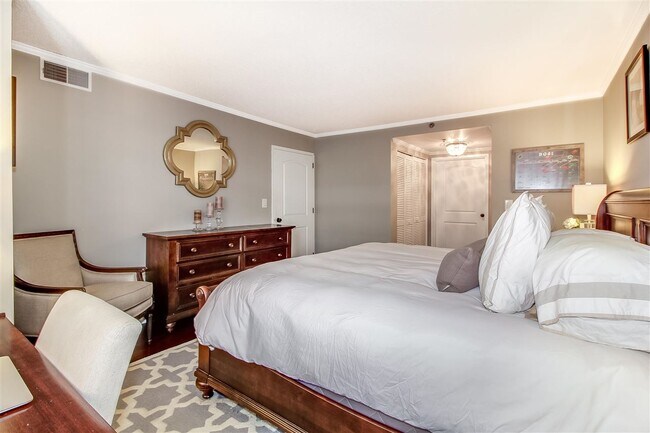 Building Photo - 700 1st St